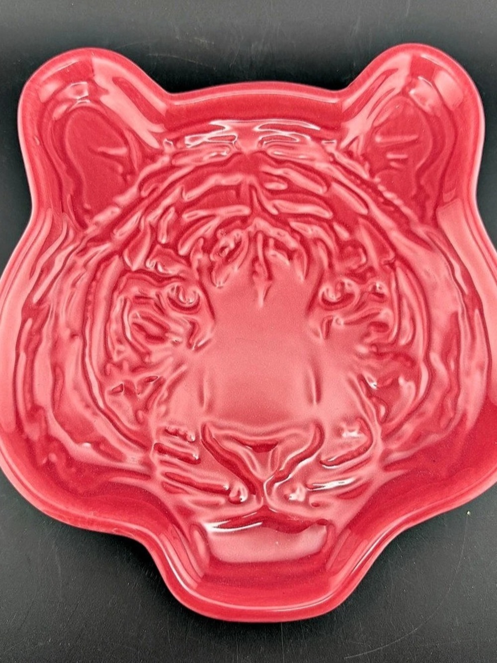Set of 2 new Ceramic Cheetah Tiger Shaped Plates Pink 8”x 7.5” Discontinued